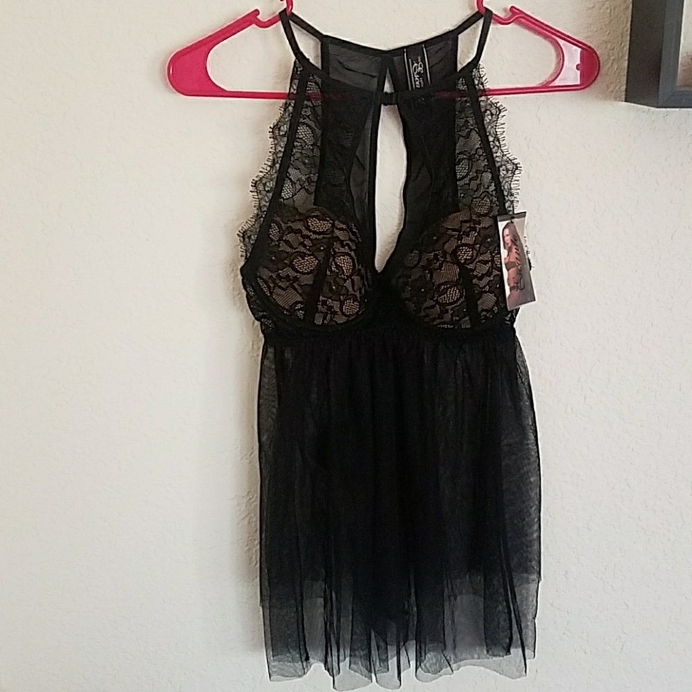 Lingerie - Picture 2 of 3